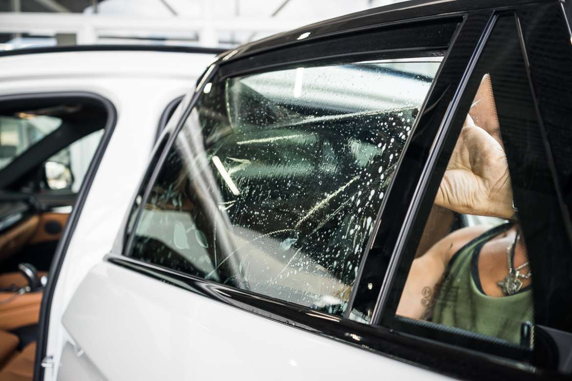 Как производится тонировка стекол автомобиля