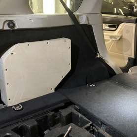 Установка сабвуфера в нишу багажника Range Rover