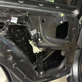 Акустическая шумоизоляция дверей BMW X5