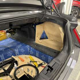 Процесс изготовления корпуса сабвуфера в Ford Mustang