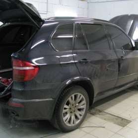 Установка автозвука BMW X5