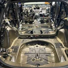 Багажное отделение автомобиля Rav4 без шумоизоляции