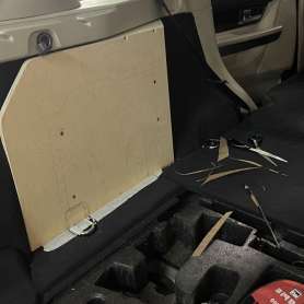 Установка сабвуфера в нишу багажника Range Rover
