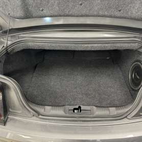 Готовый корпус сабвуфера в Ford Mustang