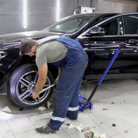 Шумоизоляция штатных локеров Mercedes  E-klasse