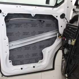 Шумоизоляция дверей вторым слоем Volkswagen Multivan