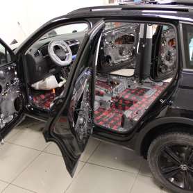 Процесс шумоизоляции Volkswagen Tiguan