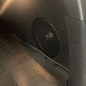 Установка автозвука в Geely Atlas