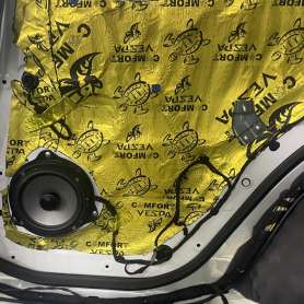 Установка автозвука в Geely Atlas