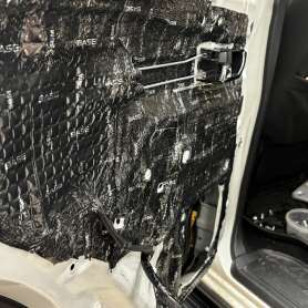 Шумоизоляция дверей Mitsubishi Pajero 4